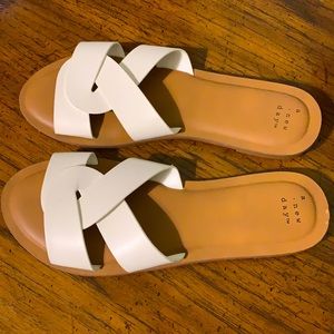 NWOT - White sandals